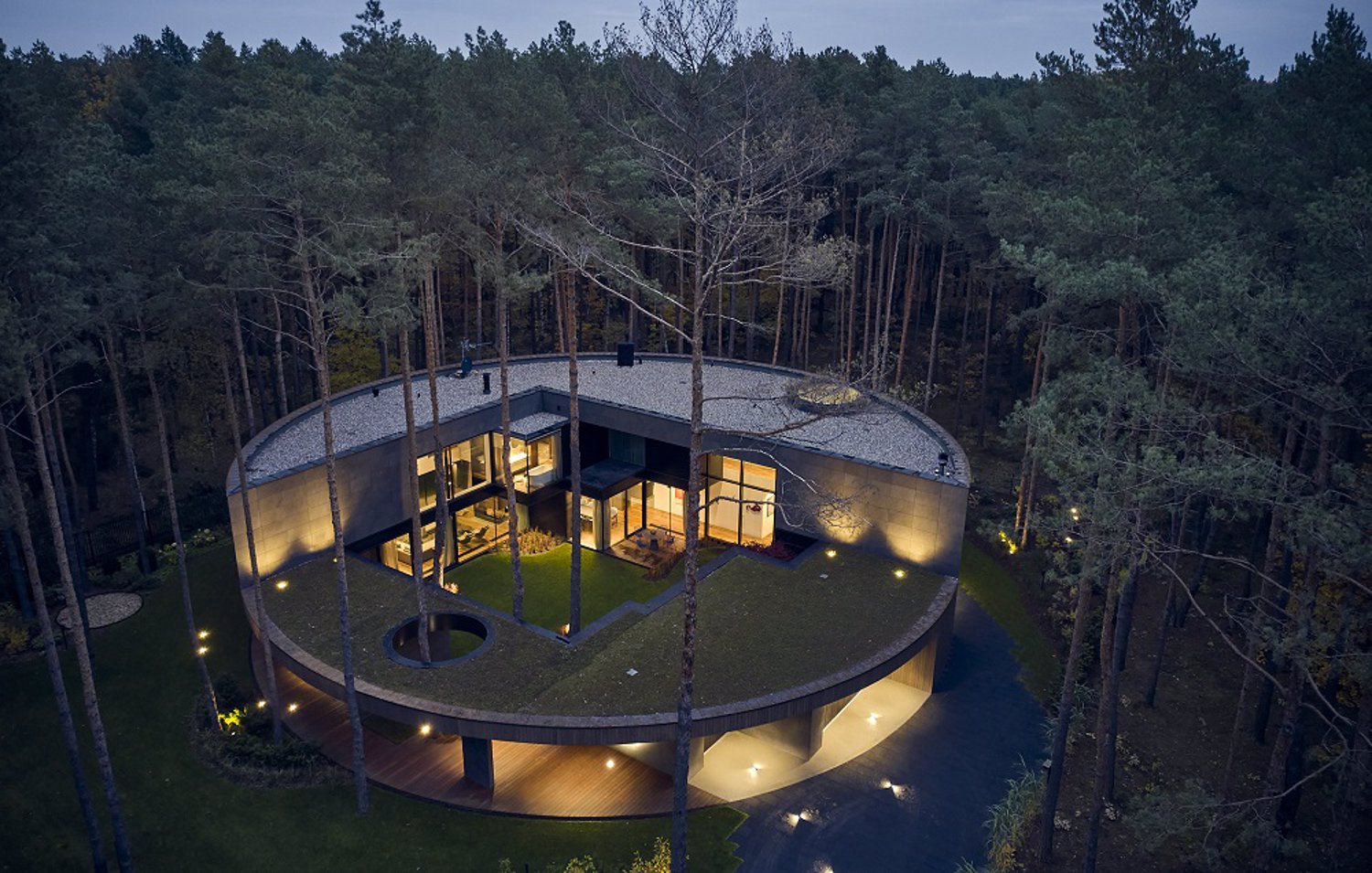 Circle Wood House – dom wkomponowany w las, las wkomponowany w dom